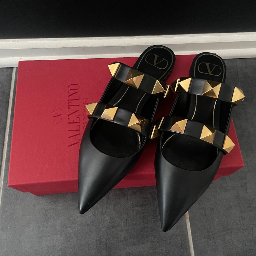 NEW EMT 580 Valentino Garavani Black Stud Slippers Flat